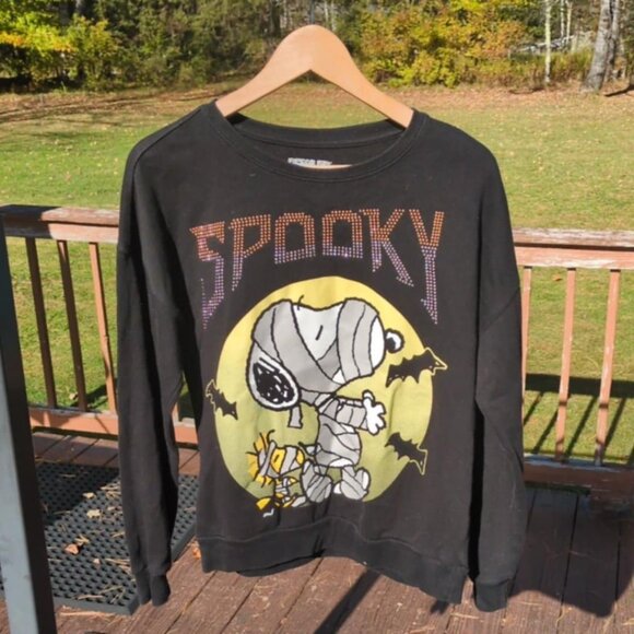 Peanuts Snoopy Studded Sweatshirt Siz Med Black Mummy Spooky Halloween Woodstock - Picture 1 of 5